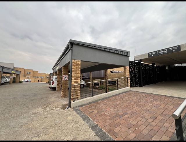 118M² OFFICE TO LET IN SUNNYROCK